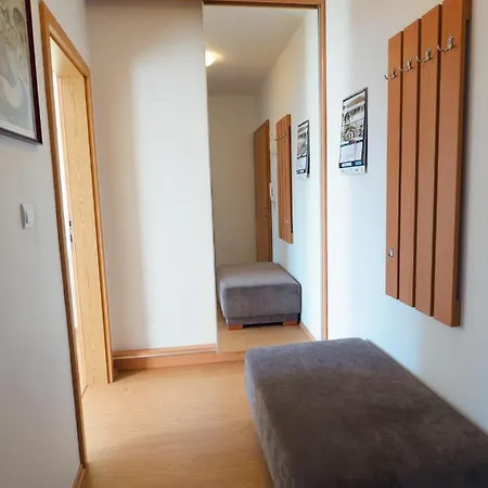 Apartament Patris 8 *