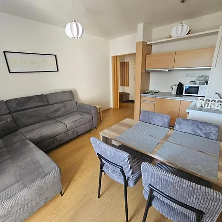 Apartament Patris 8 *